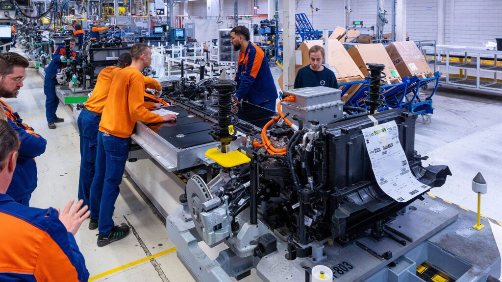 Vree wijs: Volvo EX30 EV SUV rolt nu ook van de band in Gent!