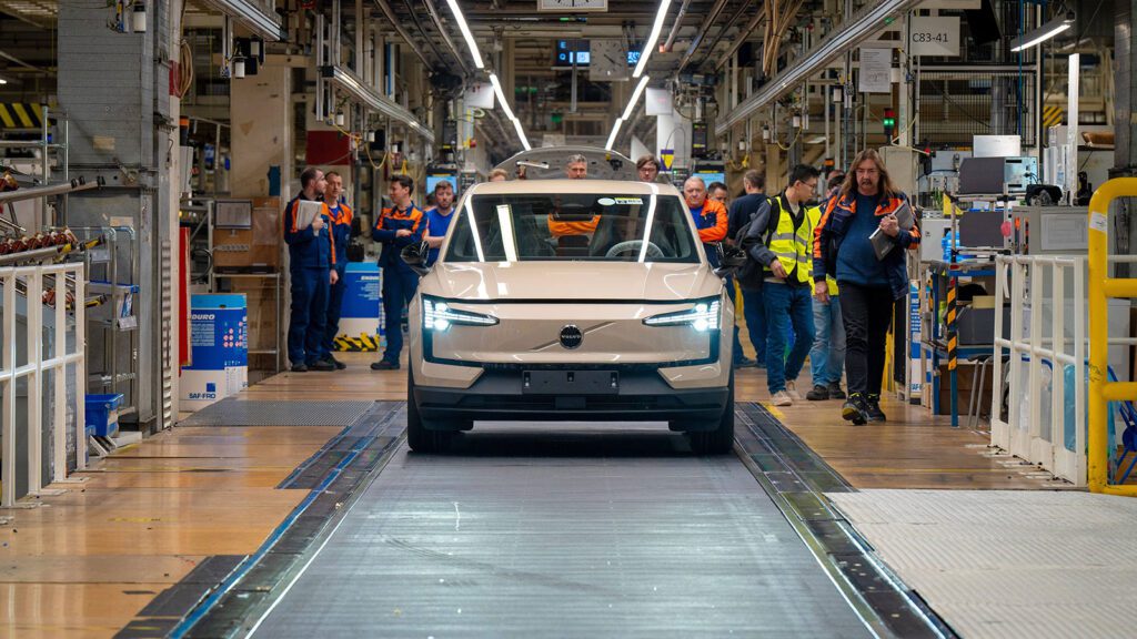 Vree wijs: Volvo EX30 EV SUV rolt nu ook van de band in Gent!