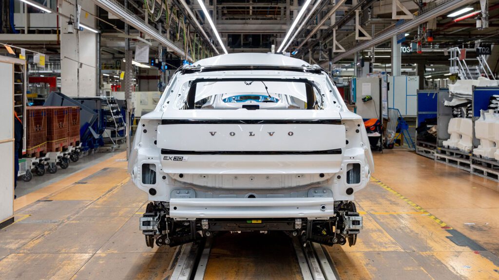 Vree wijs: Volvo EX30 EV SUV rolt nu ook van de band in Gent!