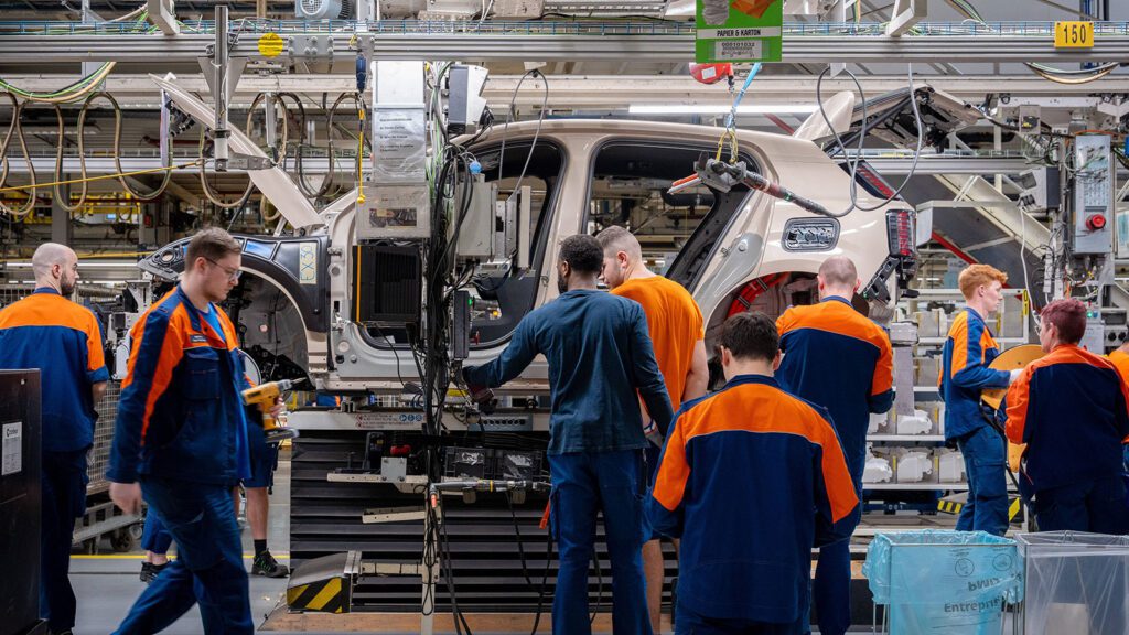 Vree wijs: Volvo EX30 EV SUV rolt nu ook van de band in Gent!