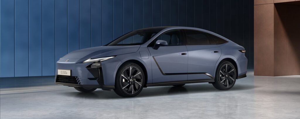 Lexus ES lost meer details: autonomie en batterijen bekend