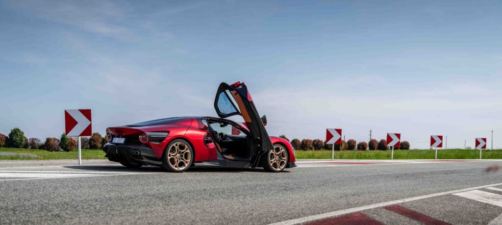 Exclusieve test Alfa Romeo 33 Stradale: Pure ambacht, passie en emotie