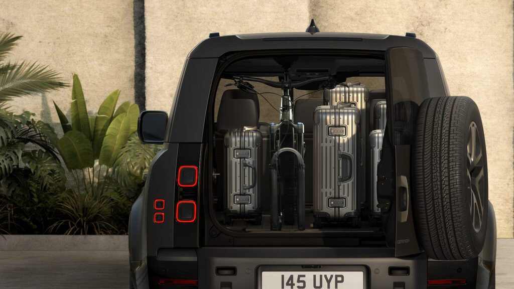 Land Rover Defender update SUV offroader MY26 (2025)
