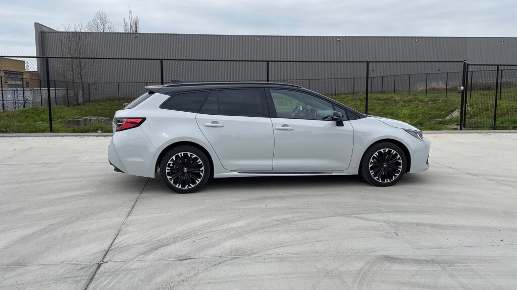 Test Toyota Corolla Touring Sports TS GR Sport 2.0 Hybrid 184 pk MY22 HEV (2024)