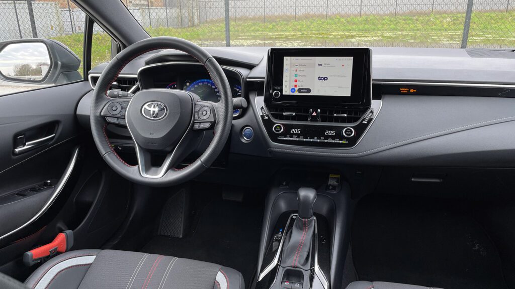 Test Toyota Corolla Touring Sports TS GR Sport 2.0 Hybrid 184 pk MY22 HEV (2024)