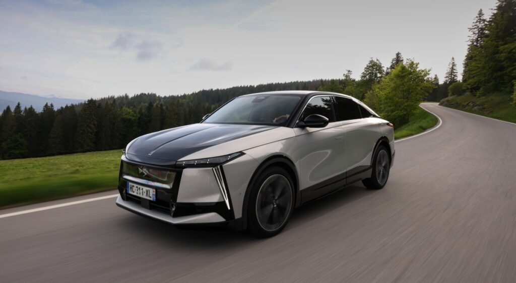 Test DS numéro 8: Premium EV à la Française met 750 km rijbereik