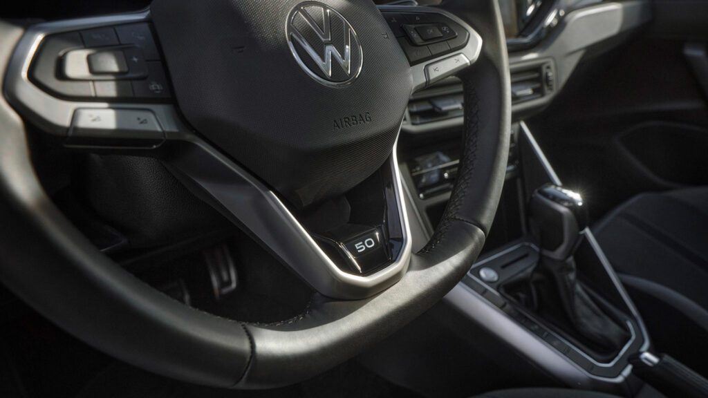 Volkswagen eert de jarige Polo met een feestelijke polonaise!