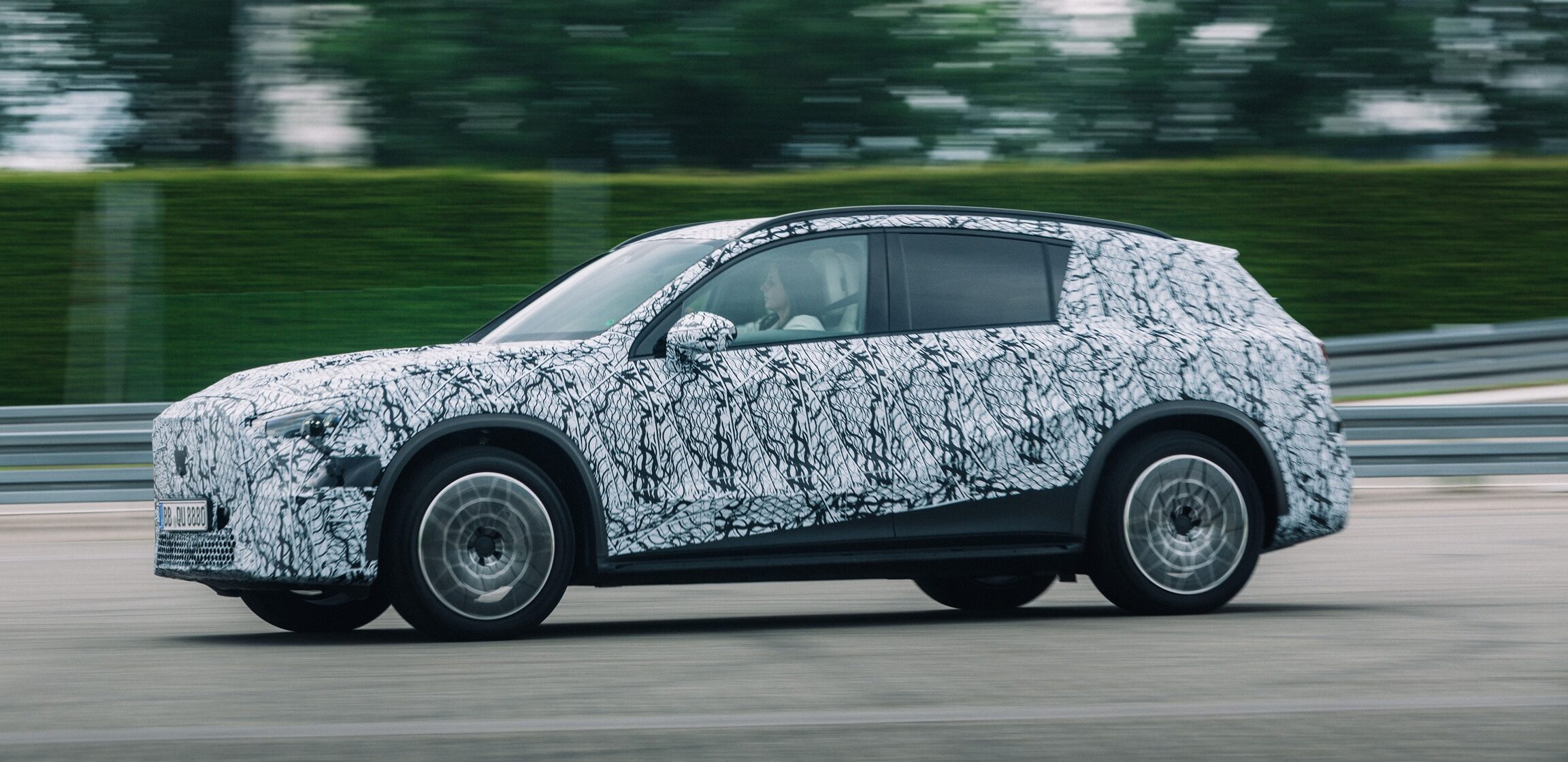 Mercedes GLC EQ gaat meteen de strijd aan met BMW iX3 in München