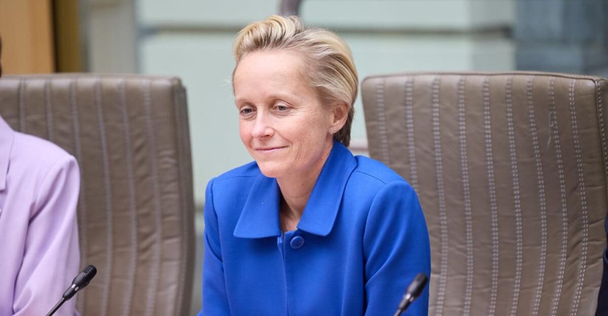 De column die ik nooit dacht te schrijven: Autokeuring en trajectcontroles aangepakt, ik ben fan van Annick De Ridder !