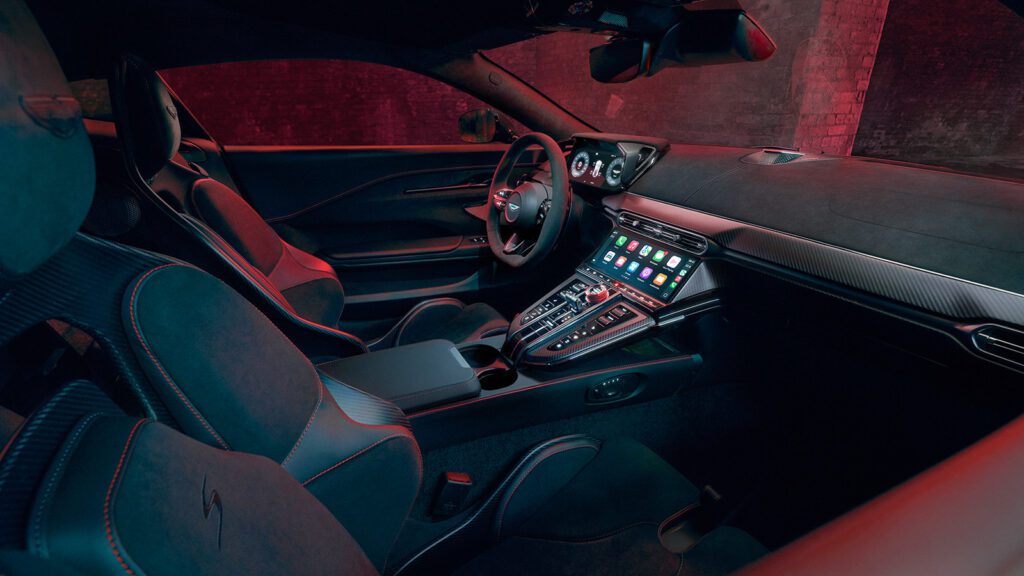 Aston Martin Vantage S V8 680 pk is scherper, speelser en sportiever (2025)
