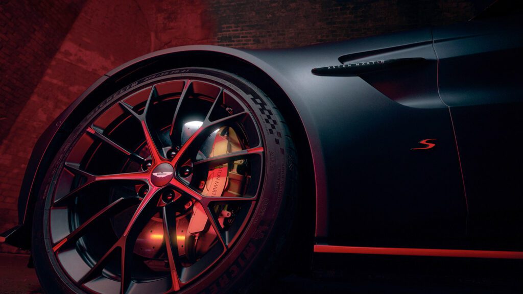 Aston Martin Vantage S V8 680 pk is scherper, speelser en sportiever (2025)