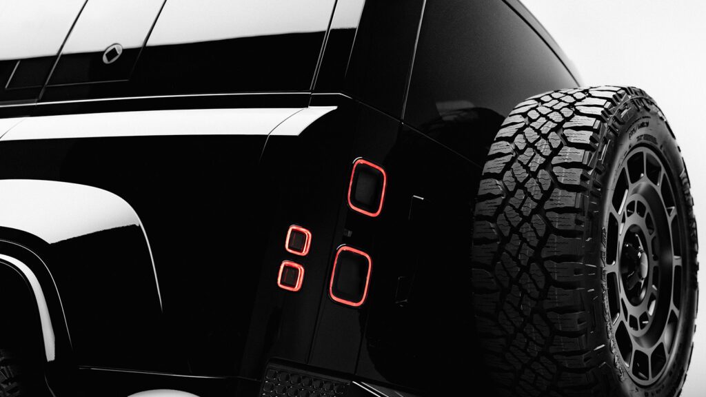 Land Rover Defender OCTA Black zwart 635 pk V8 SUV (2025)