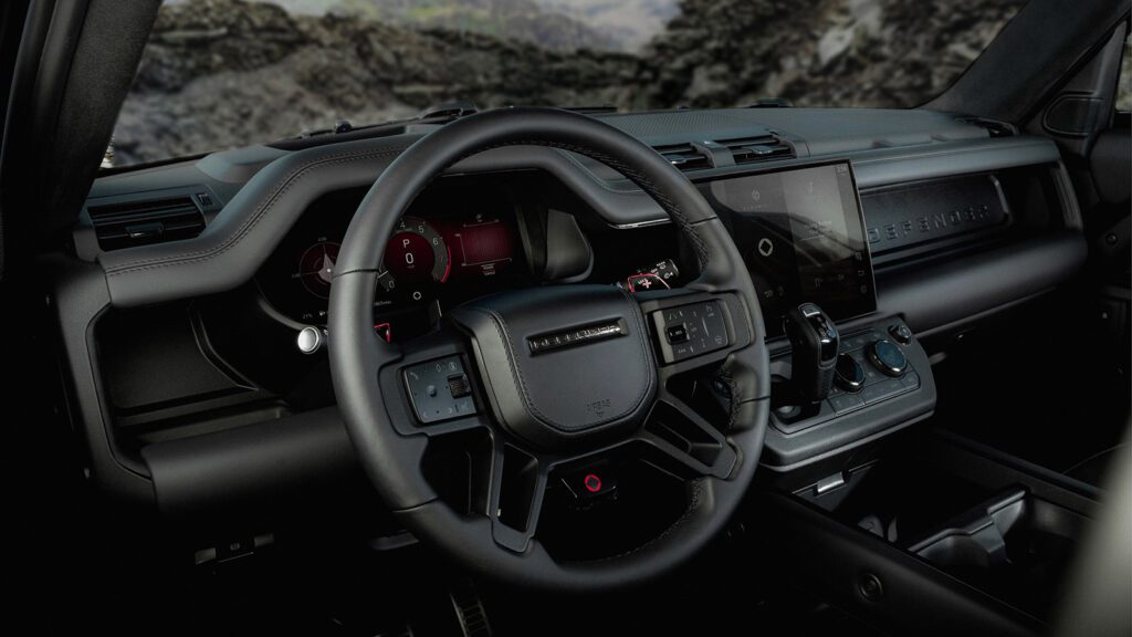 Land Rover Defender OCTA Black zwart 635 pk V8 SUV (2025)