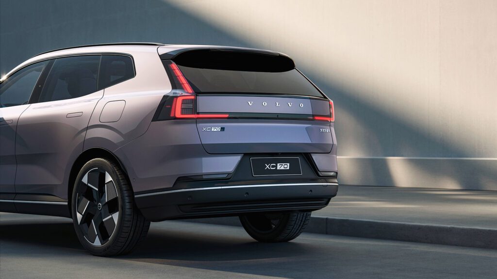 Volvo XC70 PHEV SUV (2025)