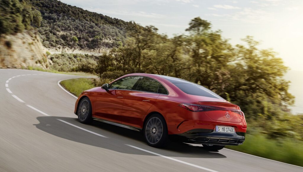 Mercedes CLA krijgt goedkopere basisversie en duikt onder de 50.000 euro
