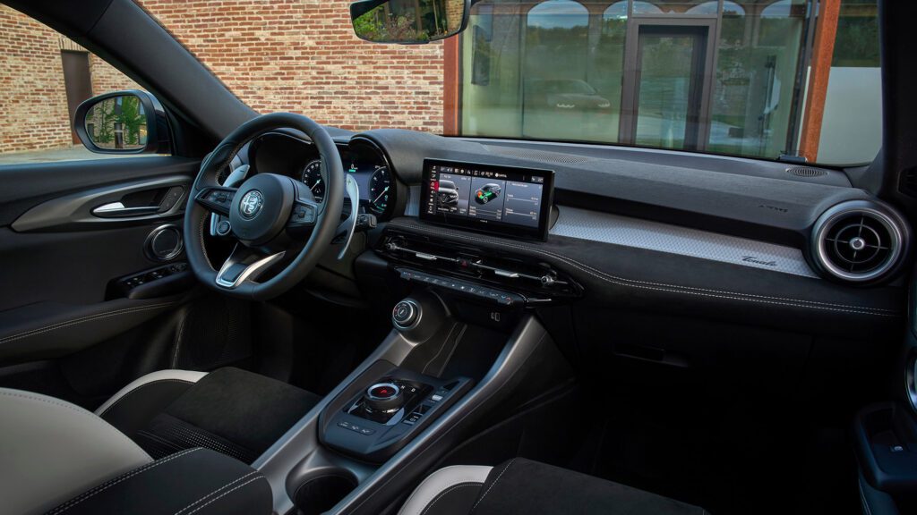 Alfa Romeo Tonale facelift crossover (2025)