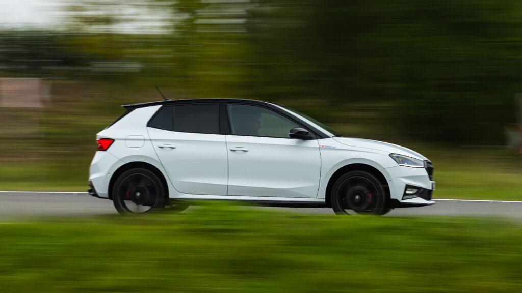 Skoda Fabia 130 is geen RS maar wel een sportief verjaardagscadeau (2025)