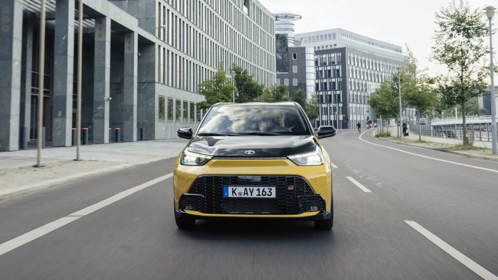 Toyota plakt een scherpe prijs op de zuinige Aygo X Hybrid (2025)