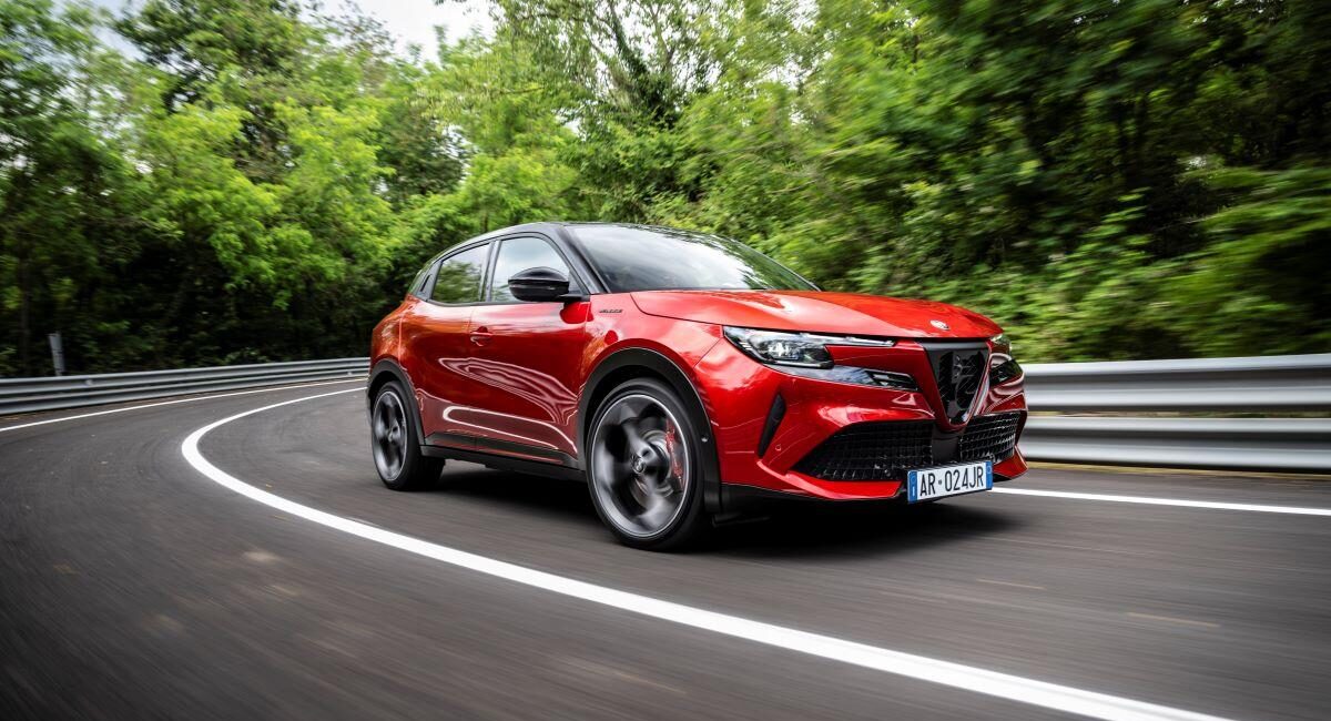 Test Alfa Romeo Junior Veloce: de hot hatch die ons Alfa-hart terug sneller doet slaan (met video)
