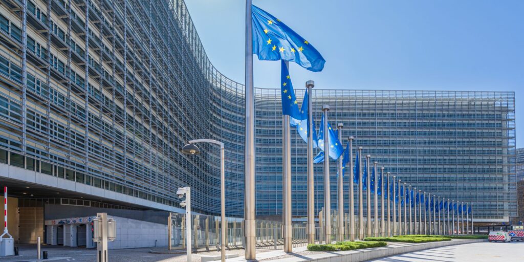 Europa twijfelt aan het verbod op verbrandingsmotoren in 2035: auto-industrie zet druk op de Europese Commissie