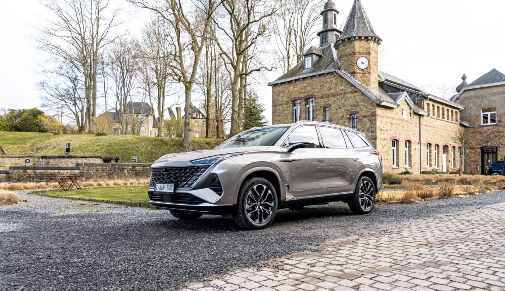 Test MGS9 PHEV: grote 7-zitter wil premium zijn, maar vooral slim en betaalbaar