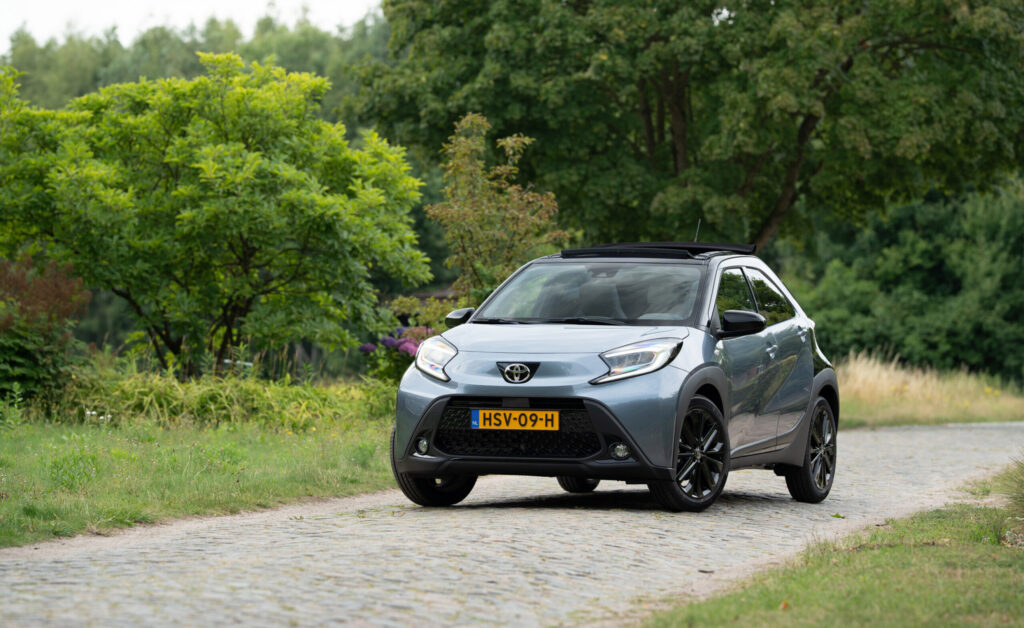 Nederlanders kopen (veel) minder en ook andere auto’s dan Belgen
