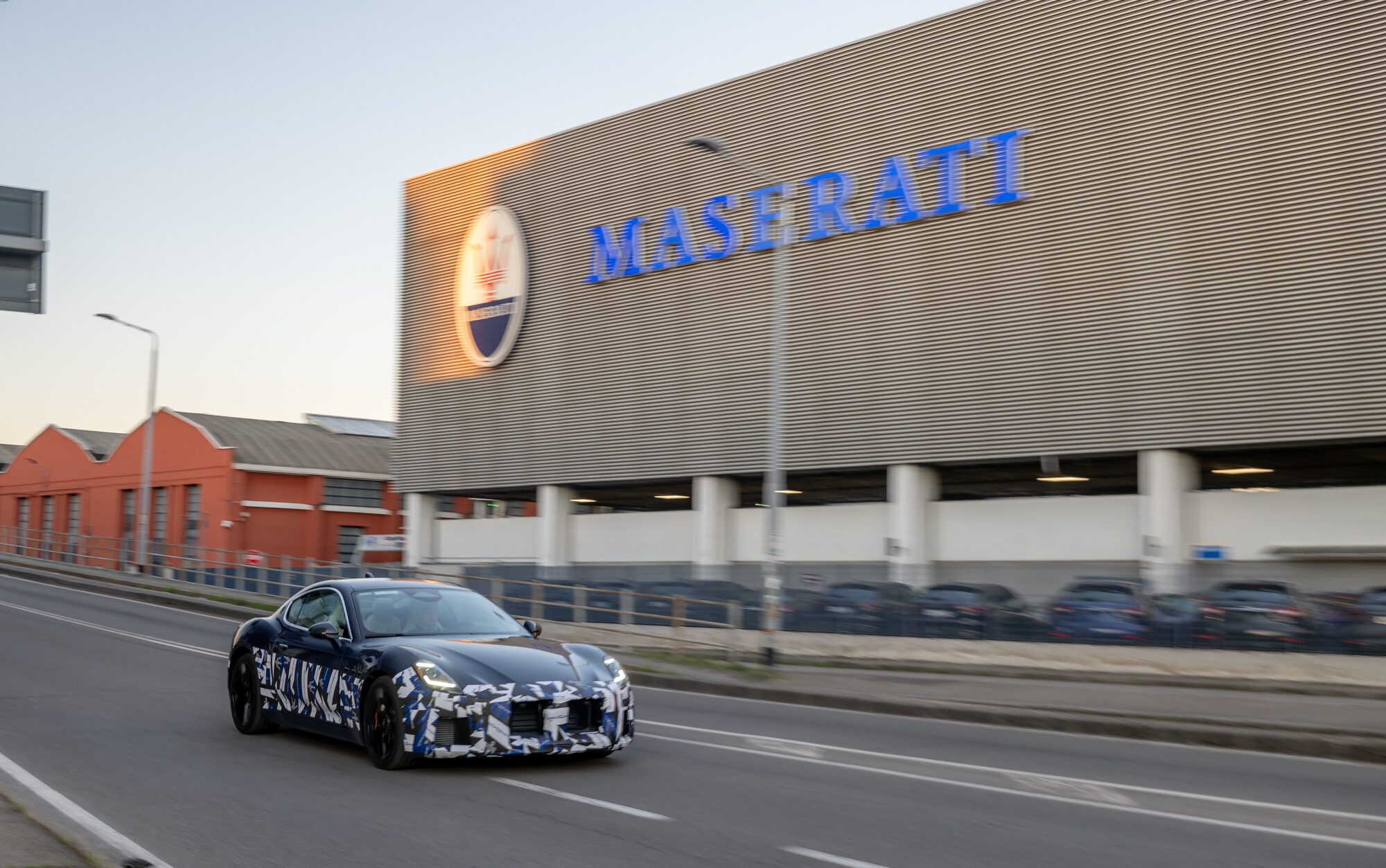 Maserati doet een beetje ‘mysterieus’ met foto’s van gecamoufleerde testmodellen