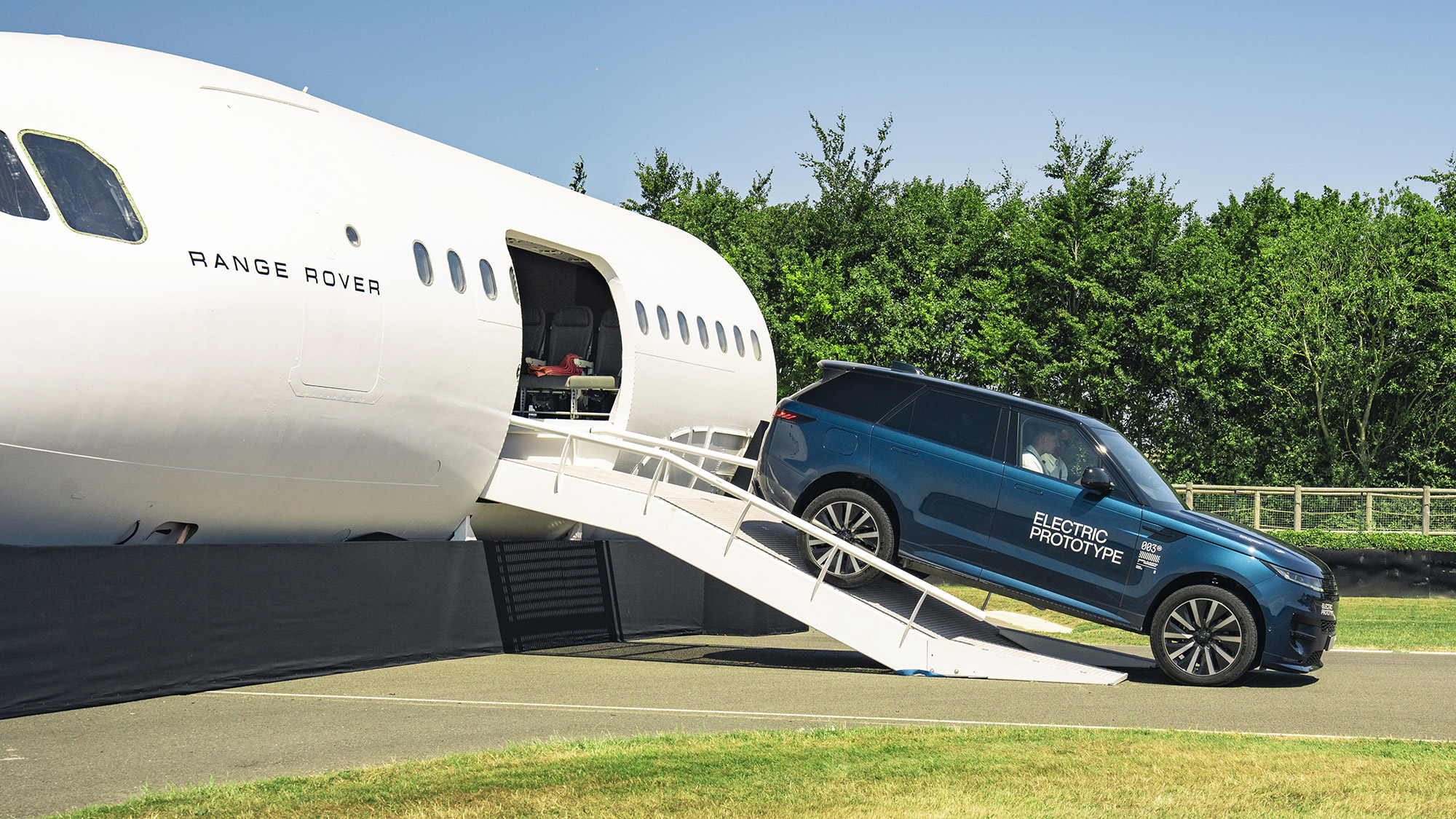 Preview Range Rover Sport Electric SUV EV (2026)